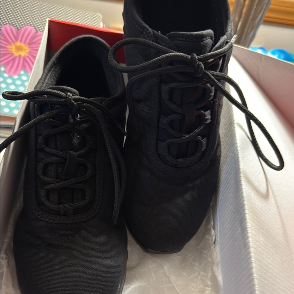 Capezio Black Canvas Dansneaker Athletic Shoes